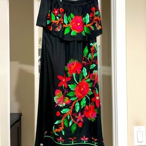 Off the shoulder traditional Mexican dress.  Size xl